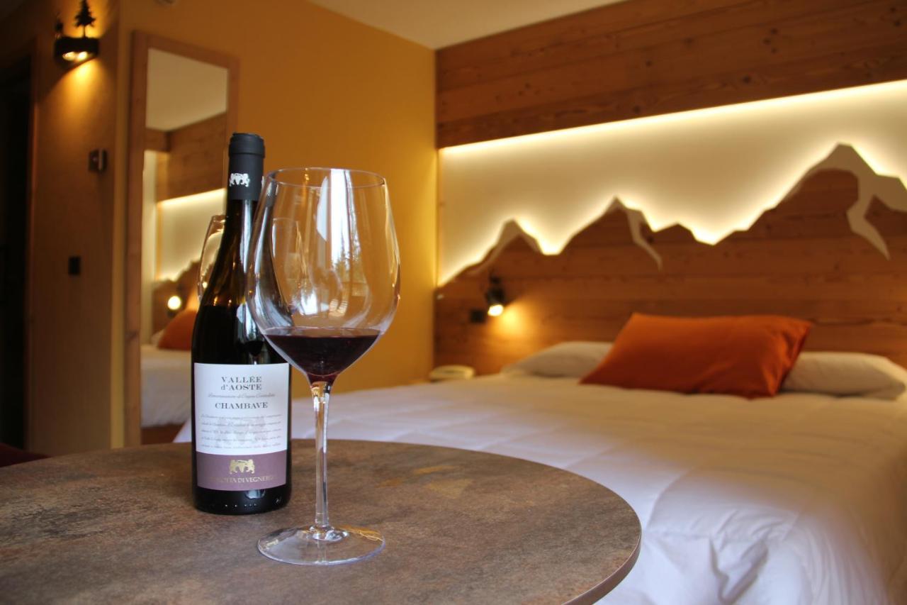 Hotel Petit Tournalin Champoluc Exterior photo