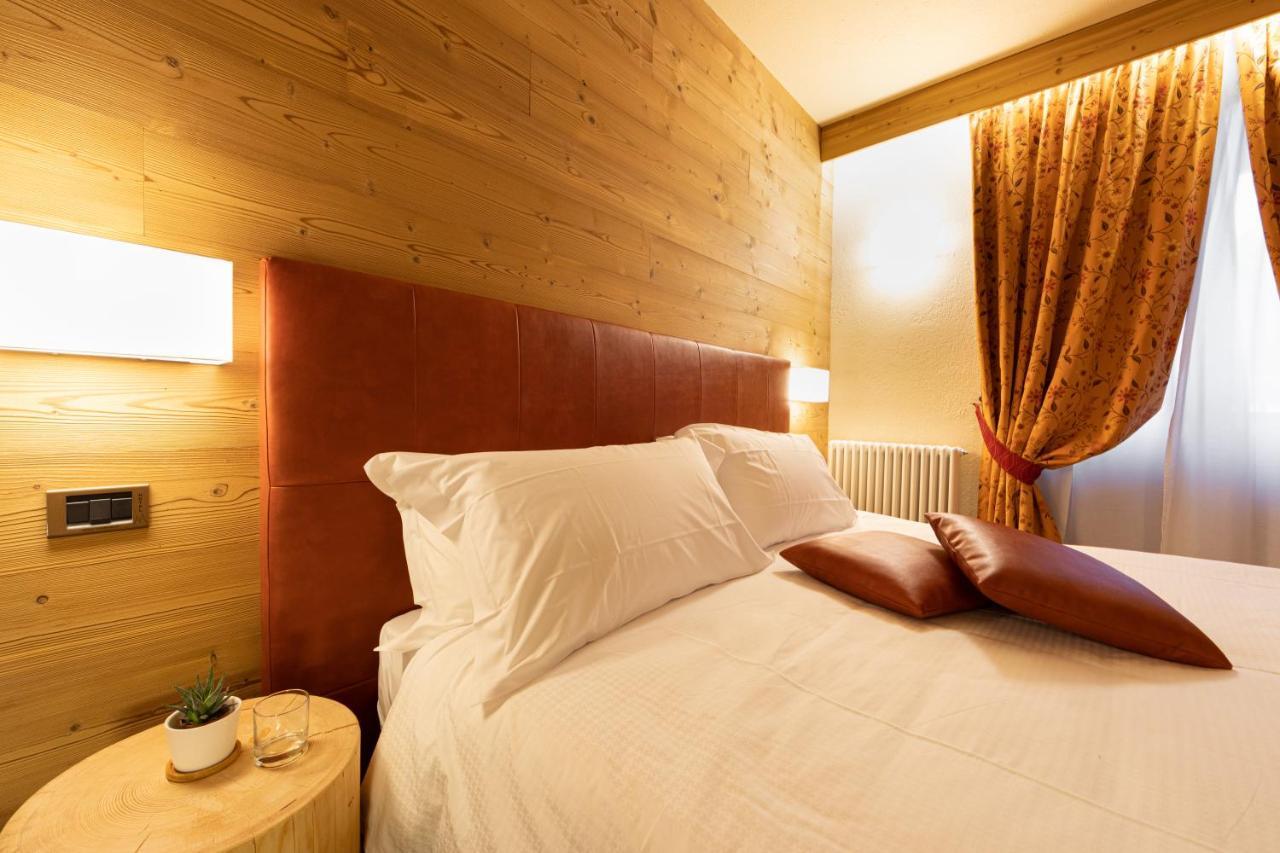 Hotel Petit Tournalin Champoluc Exterior photo